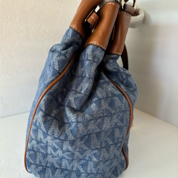 Michael Kors NWT Marina Signature Print Denim & Leather Drawstring Bucket Bag - Picture 9 of 13